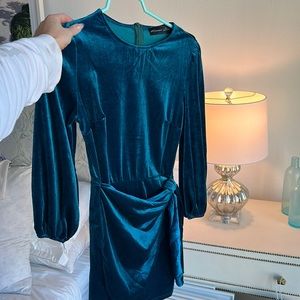 AZAZIE GREEN BELVET DRESS SMALL